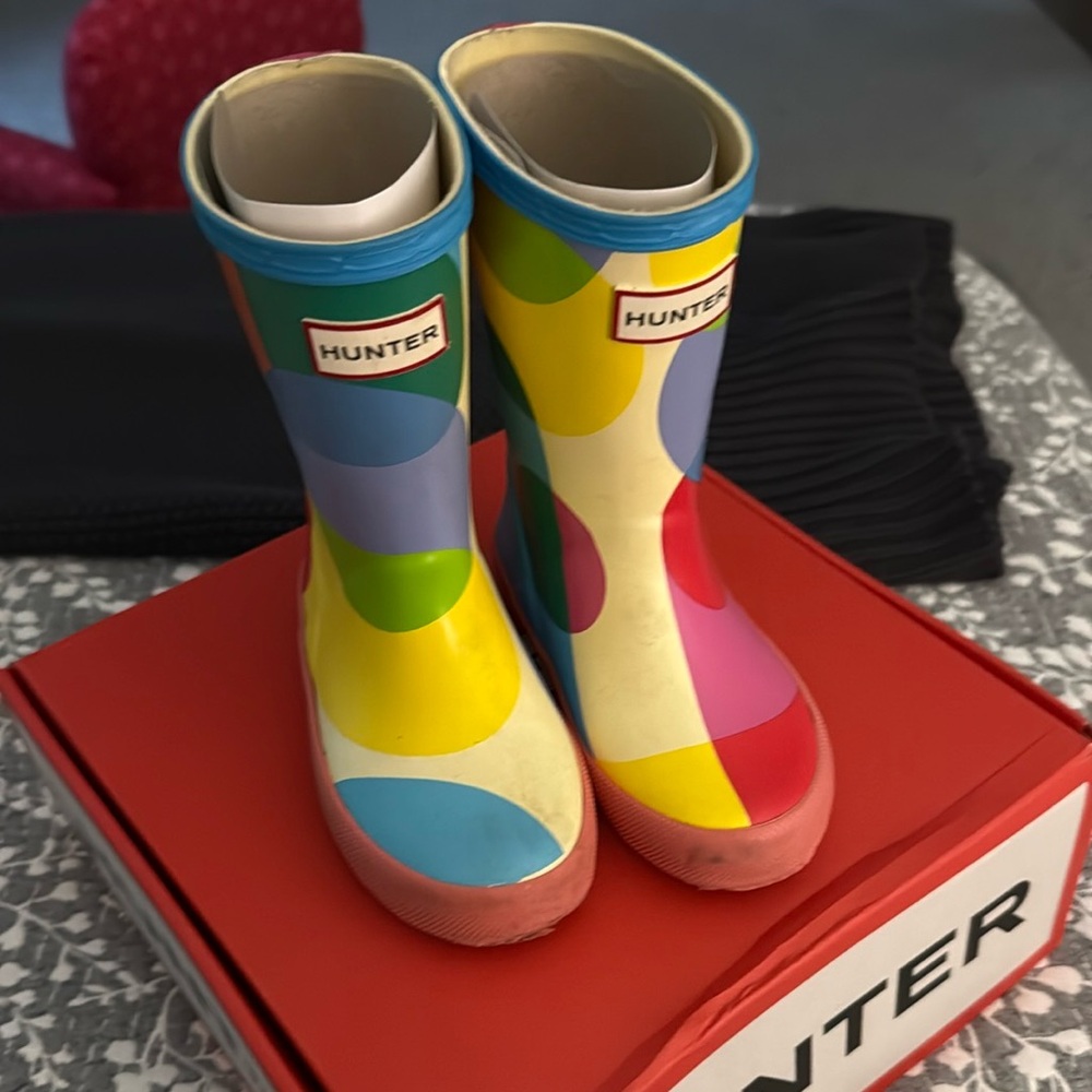 Hunter rain, boots, rainbow bubble size US 8/9. from a pet and smoke free home